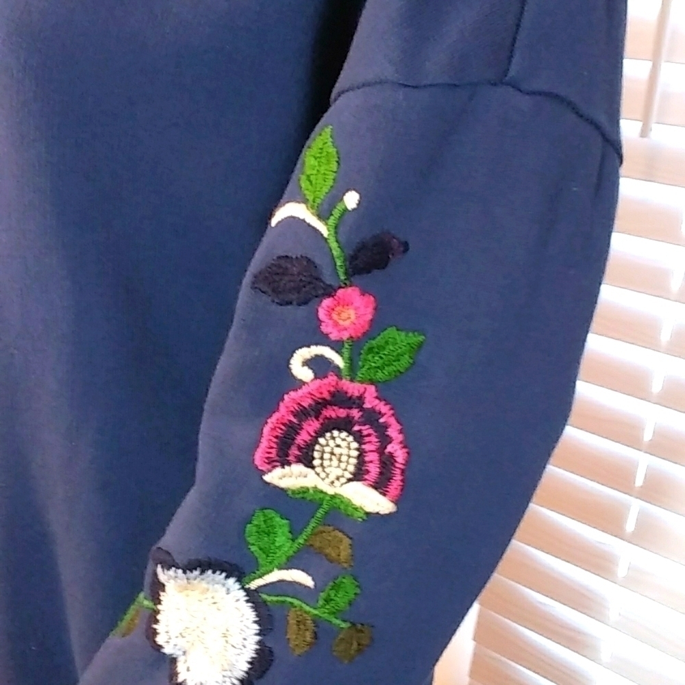 Caslon Navy Blue Pullover Sweatshirt Long Floral Embroidered Sleeves Size S NWOT - Picture 6 of 12